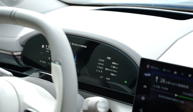 、高速续航71折底盘舒适、驾控平庸｜极速焦虑凯发k8试驾极氪7X四驱版：零百加速
