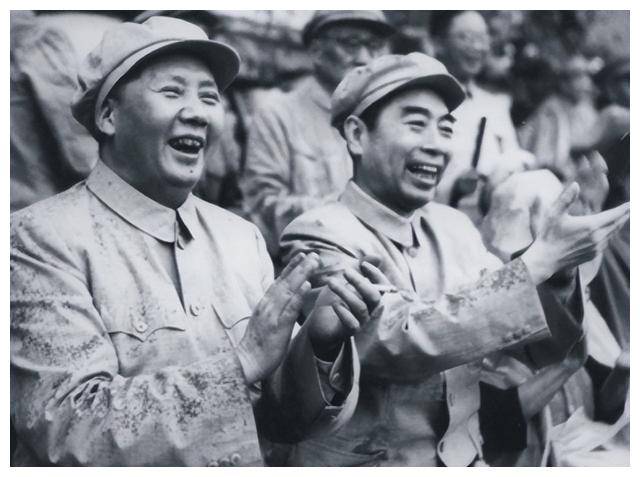封信后马上去见毛主席：看来我们想到一起了k8凯发一触即发1949年周恩来收到一(图5)