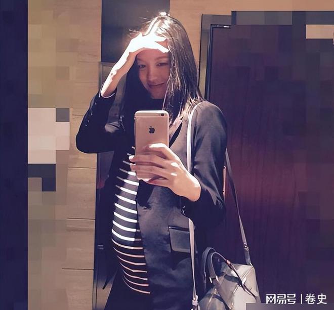 亿豪门怀孕6个月上春晚站C位真人生赢家凯发k8国际娱乐首选艳压奚梦瑶拒嫁30(图15)